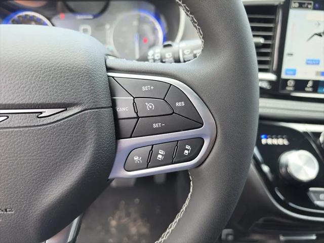 2027 Chrysler Pacifica Select