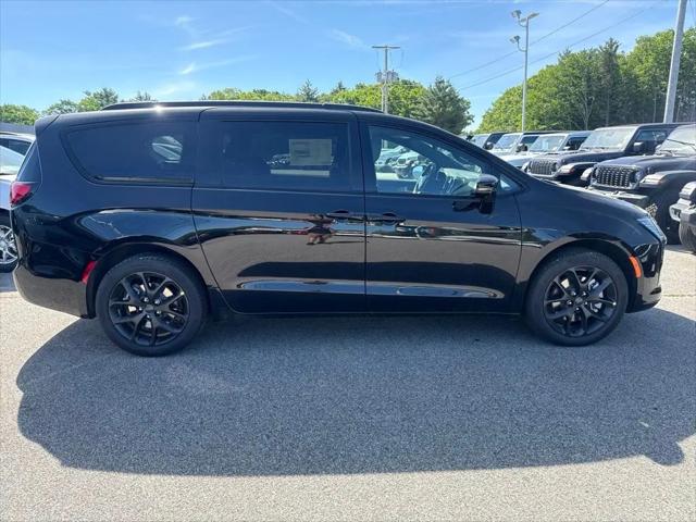 2027 Chrysler Pacifica Limited