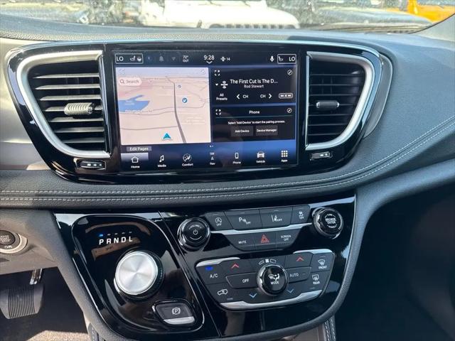 2027 Chrysler Pacifica Limited