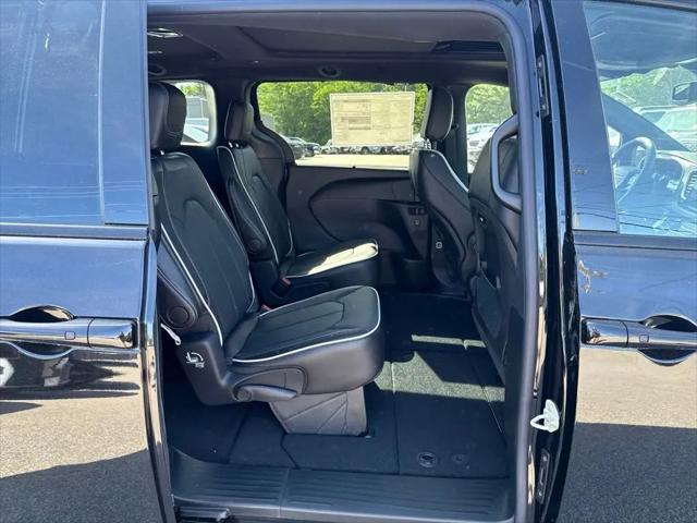 2027 Chrysler Pacifica Limited