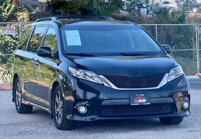 2017 Toyota Sienna SE 8 Passenger