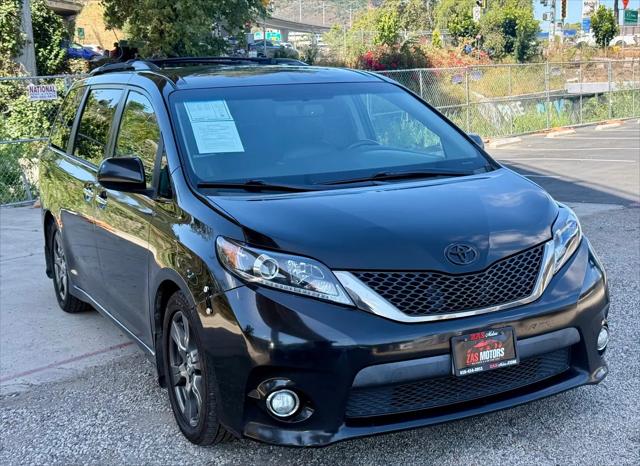 2017 Toyota Sienna SE 8 Passenger