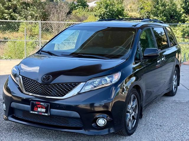 2017 Toyota Sienna SE 8 Passenger