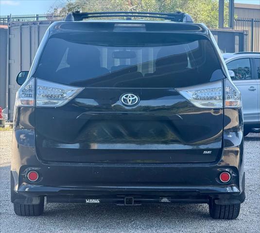 2017 Toyota Sienna SE 8 Passenger