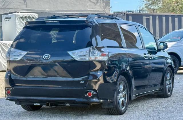 2017 Toyota Sienna SE 8 Passenger