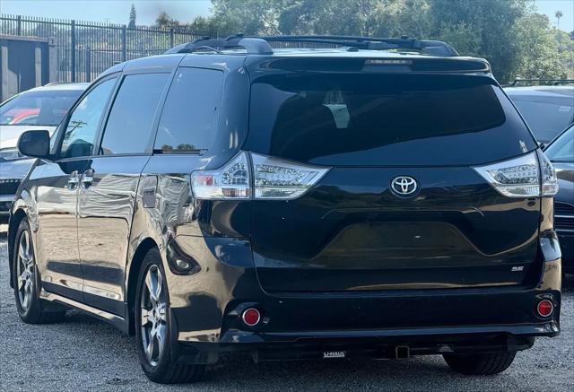 2017 Toyota Sienna SE 8 Passenger