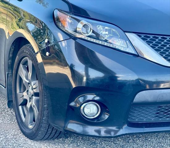 2017 Toyota Sienna SE 8 Passenger