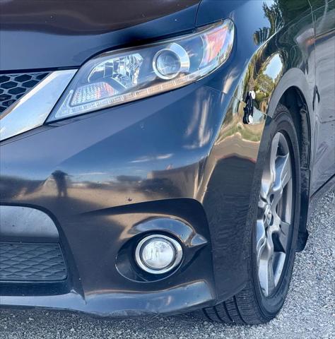 2017 Toyota Sienna SE 8 Passenger
