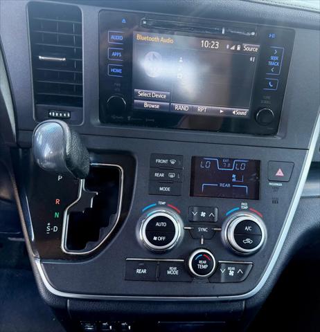 2017 Toyota Sienna SE 8 Passenger