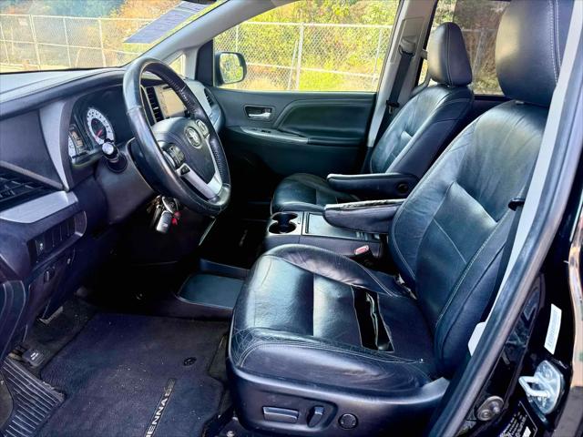 2017 Toyota Sienna SE 8 Passenger