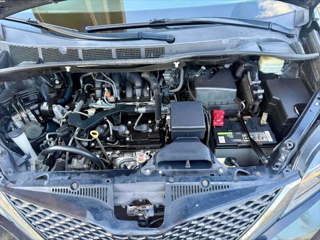 2017 Toyota Sienna SE 8 Passenger