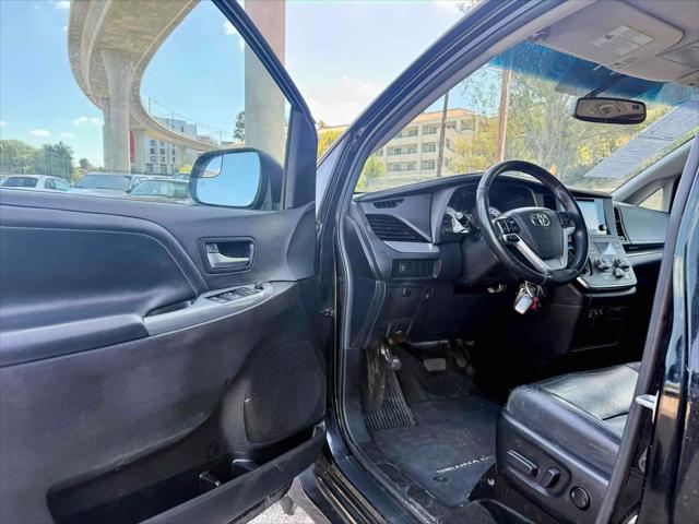 2017 Toyota Sienna SE 8 Passenger