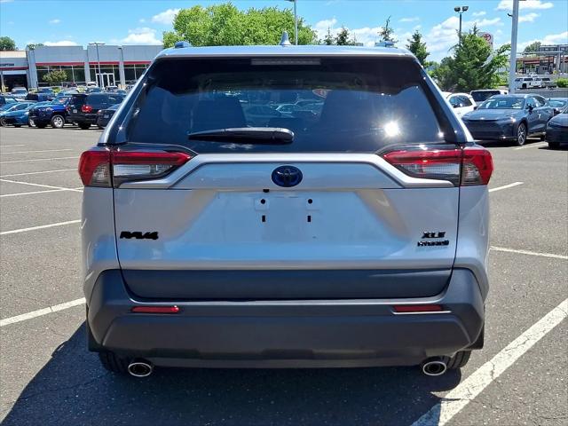2020 Toyota RAV4 Hybrid XLE