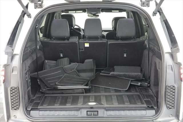 2025 Land Rover Discovery P300 S