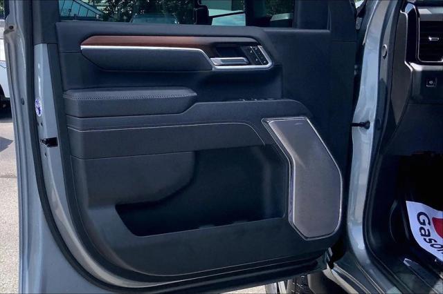 2025 GMC Sierra 2500HD 4WD Crew Cab Standard Bed Denali