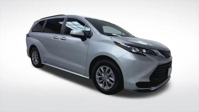 2025 Toyota Sienna LE