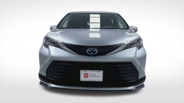 2025 Toyota Sienna LE