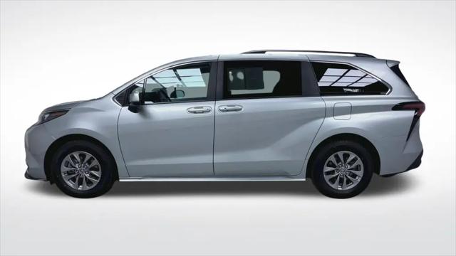 2025 Toyota Sienna LE