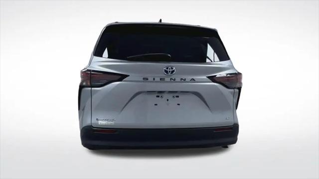 2025 Toyota Sienna LE