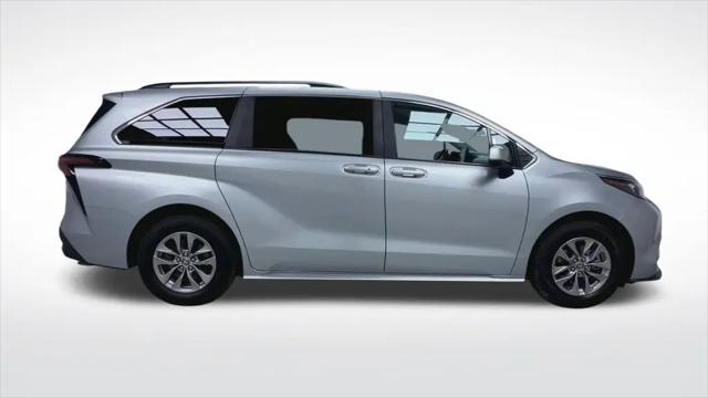 2025 Toyota Sienna LE