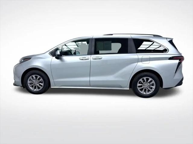 2025 Toyota Sienna LE