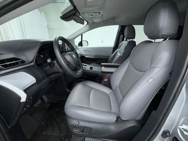 2025 Toyota Sienna LE
