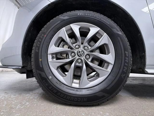 2025 Toyota Sienna LE