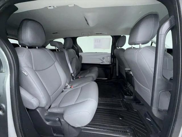 2025 Toyota Sienna LE