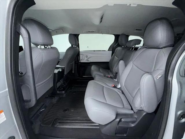 2025 Toyota Sienna LE