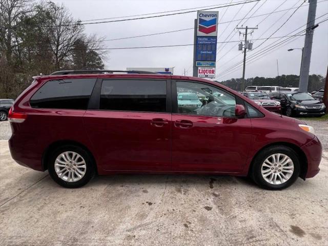 2013 Toyota Sienna XLE V6 8 Passenger