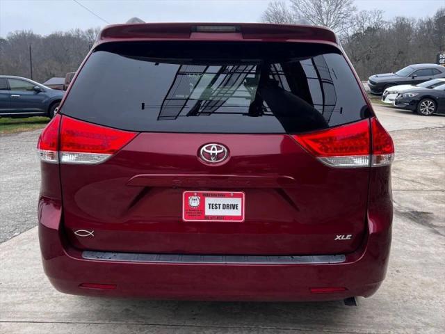 2013 Toyota Sienna XLE V6 8 Passenger