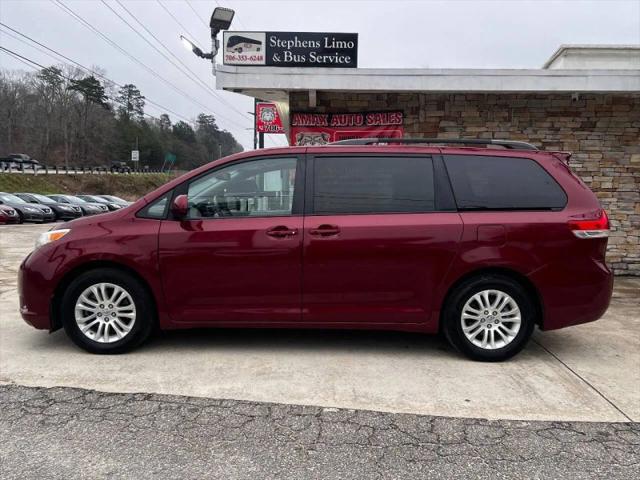 2013 Toyota Sienna XLE V6 8 Passenger