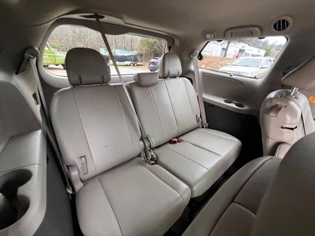 2013 Toyota Sienna XLE V6 8 Passenger