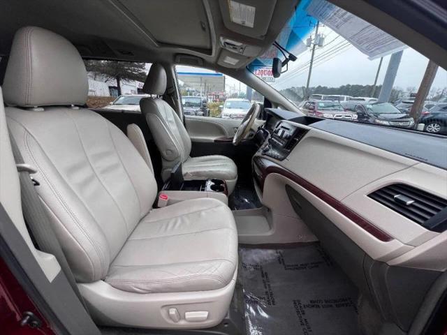 2013 Toyota Sienna XLE V6 8 Passenger