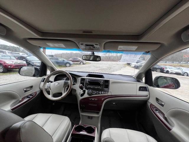 2013 Toyota Sienna XLE V6 8 Passenger