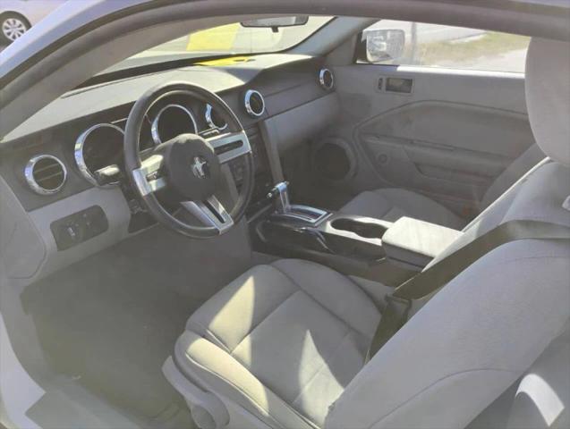 2007 Ford Mustang Deluxe