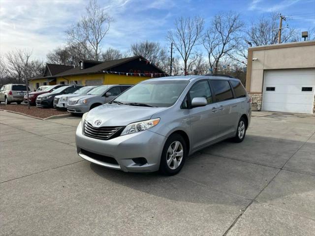 2013 Toyota Sienna LE V6 8 Passenger