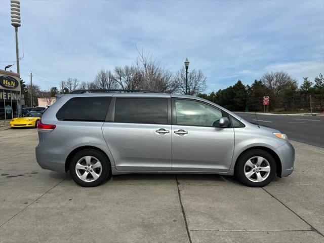 2013 Toyota Sienna LE V6 8 Passenger
