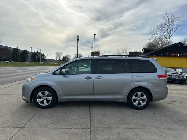 2013 Toyota Sienna LE V6 8 Passenger