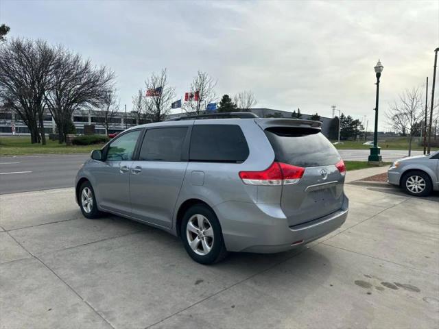 2013 Toyota Sienna LE V6 8 Passenger
