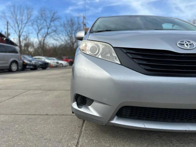 2013 Toyota Sienna LE V6 8 Passenger