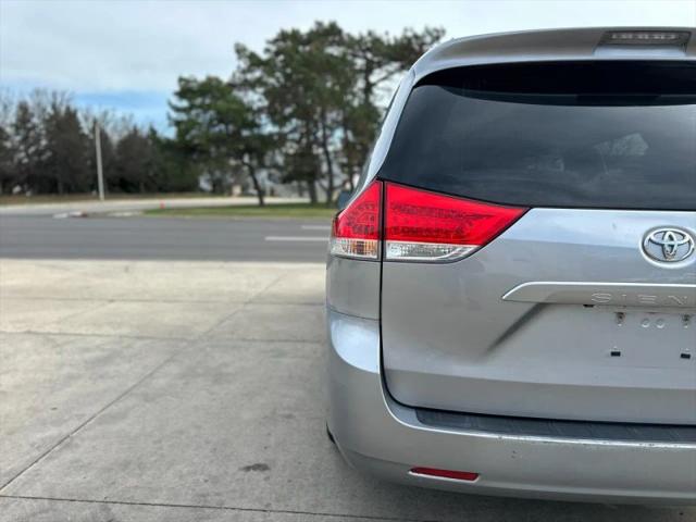 2013 Toyota Sienna LE V6 8 Passenger
