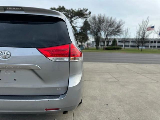 2013 Toyota Sienna LE V6 8 Passenger