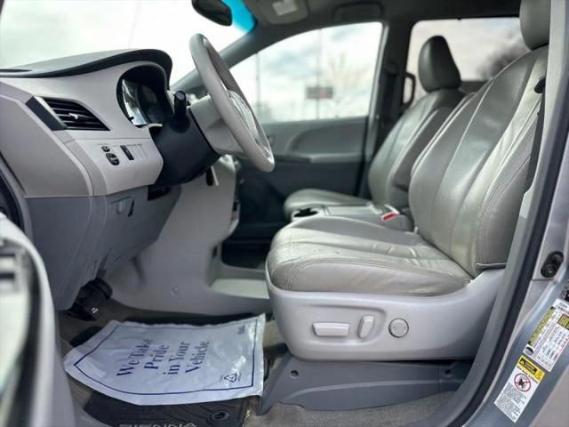 2013 Toyota Sienna LE V6 8 Passenger