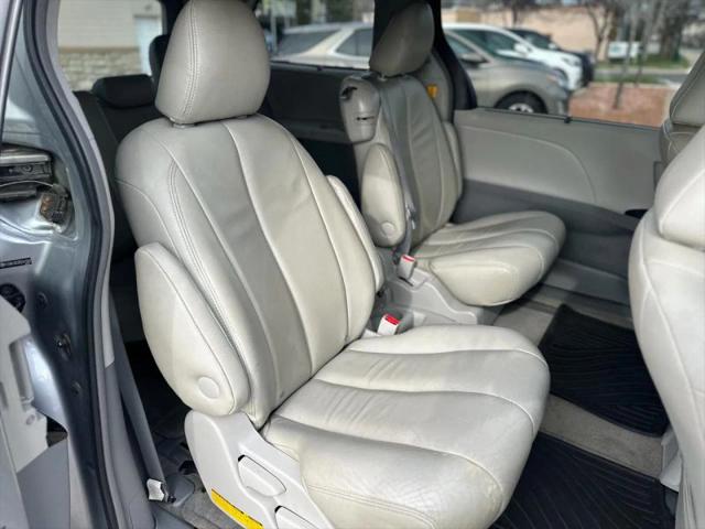 2013 Toyota Sienna LE V6 8 Passenger