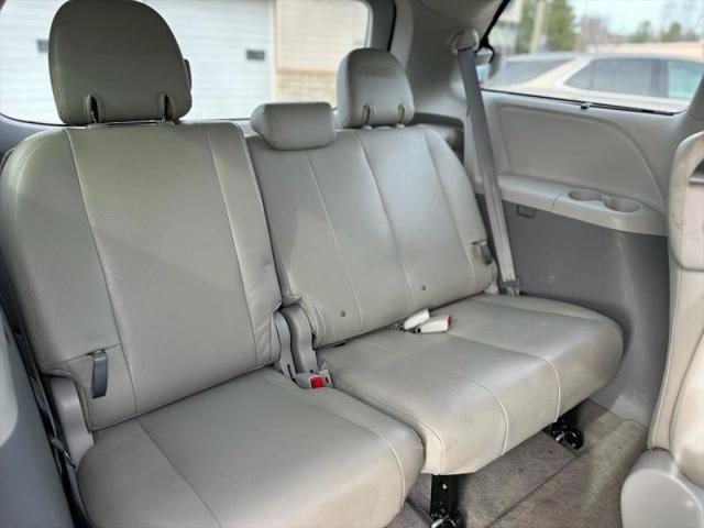 2013 Toyota Sienna LE V6 8 Passenger