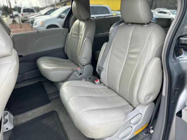 2013 Toyota Sienna LE V6 8 Passenger