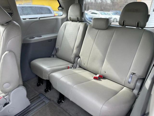 2013 Toyota Sienna LE V6 8 Passenger