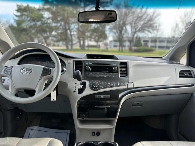 2013 Toyota Sienna LE V6 8 Passenger