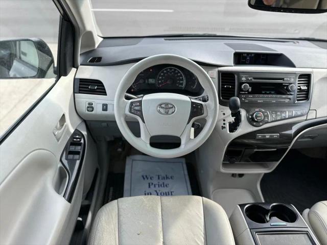 2013 Toyota Sienna LE V6 8 Passenger